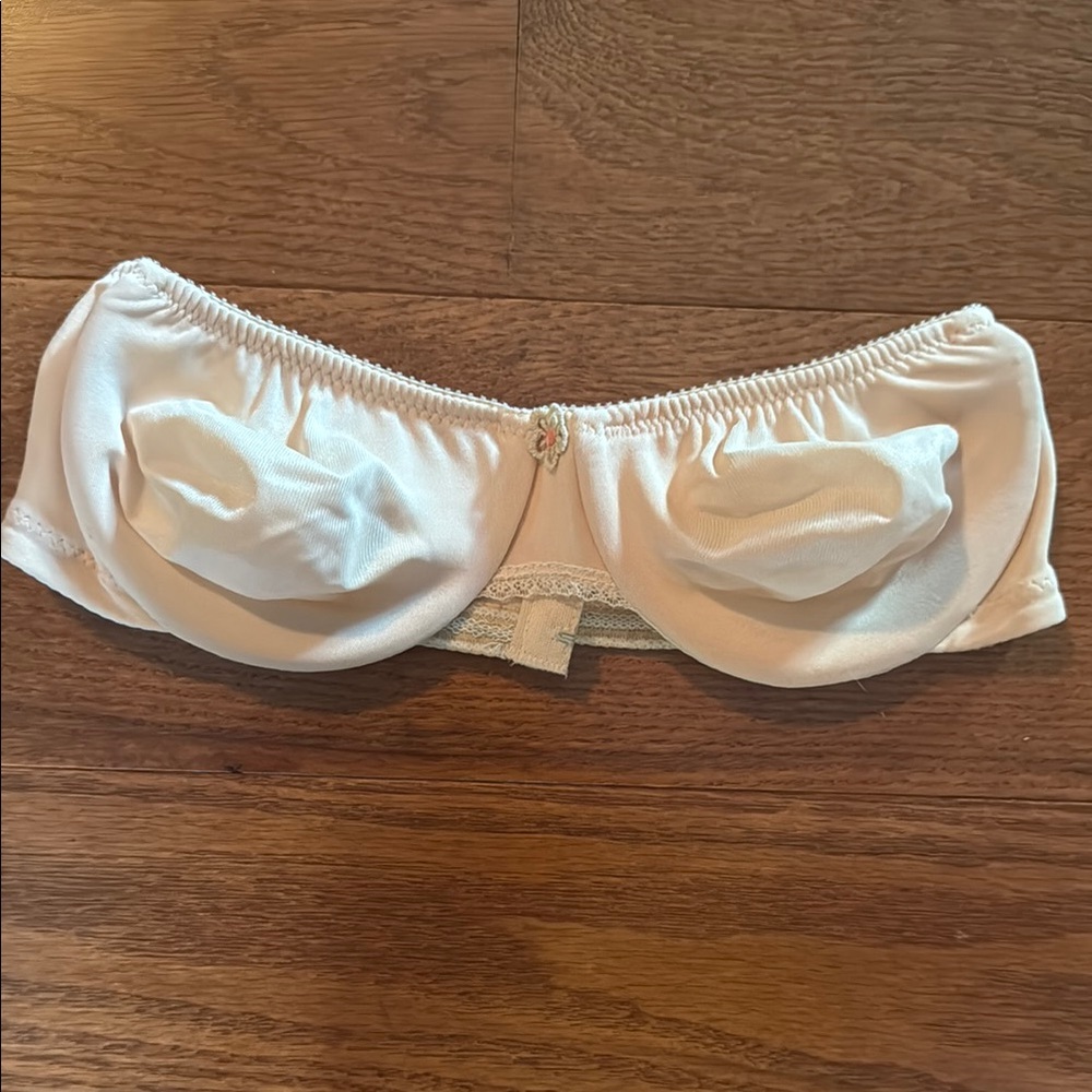 Vintage Elegant Cream Strapless Bra